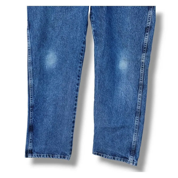 Wrangler men's blue medium wash regular fit jeans - 34x29​ - Picture 3 of 9